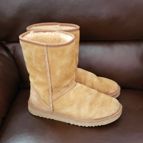 UGG Shoes - UGG classic short boots